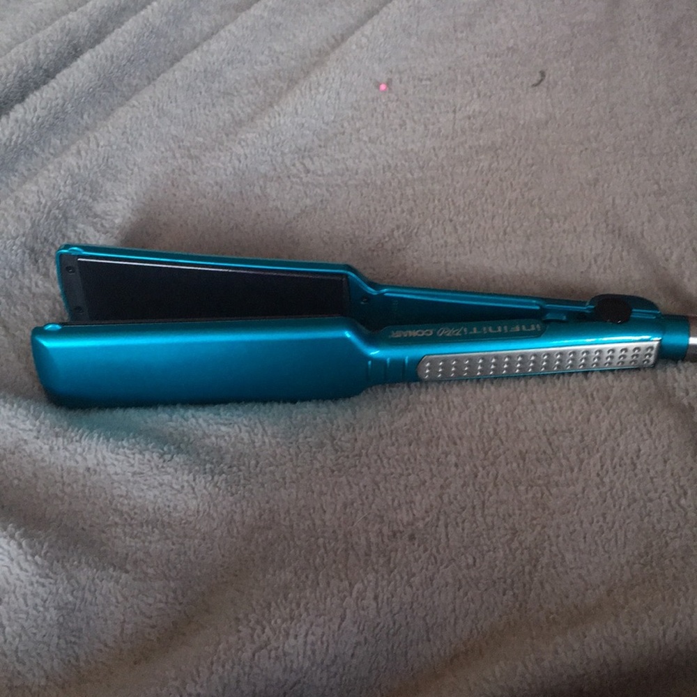 Infiniti pro Conair Teal flat iron